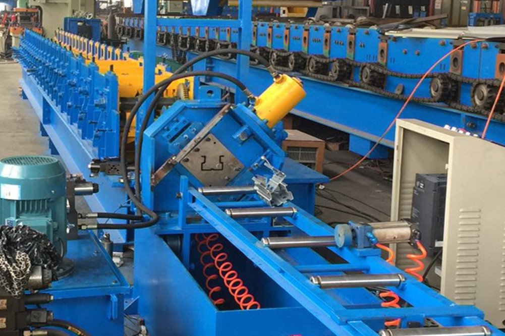 Upright roll forming machine0